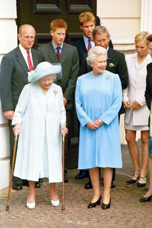 Le prince Philip avec la famille royale d'Angleterre à Londres en 2001