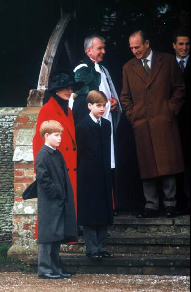 Le prince Philip avec Diana, William et Harry, en 1993