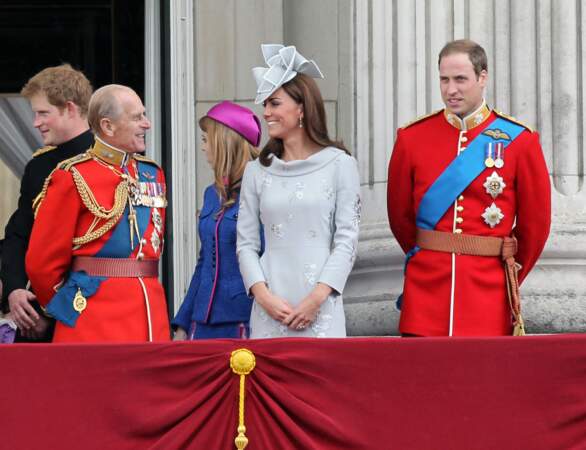 Le prince Philip et Kate Middleton, complices, à Buckingham en 2012
