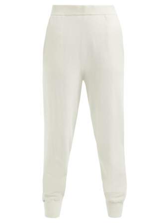 Pantalon yogi en cachemire, 400€, Extreme cashmere  sur Matchesfashion