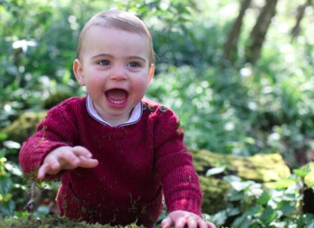 Louis dans les bois entourant Anmer Hall, au printemps. C'est sa maman, Kate Middleton, passionnée de photographie, qui a pris ce cliché.