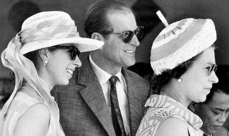 La reine Elisabeth avec son mari le prince Philip et la princesse Anne, en 1972