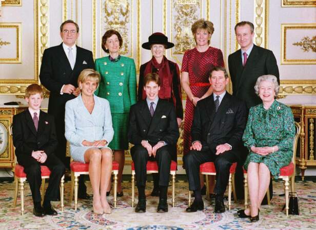 La reine Elisabeth II en famille à l'occasion de la confirmation du prince William, le 9 mars 1997