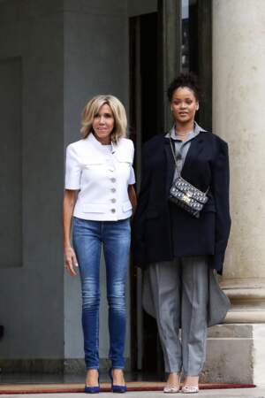 Rihanna et Brigitte Macron au palais de l'Elysée à Paris, le 26 juillet 2017
