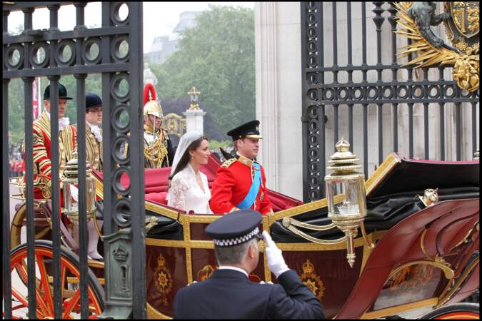 A la sortie de l'Abbaye, Kate et William s'étaient rendus jusqu'à Buckingham Palace en carrosse. 