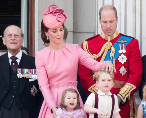 Le 17 juin 2017, la famille royale est, comme chaque année, de nouveau réunie pour célébrer le Trooping the Colour, et bien entendu, Kate Middleton et William sont là, accompagnés de leurs enfants, le prince George et la princesse Charlotte.