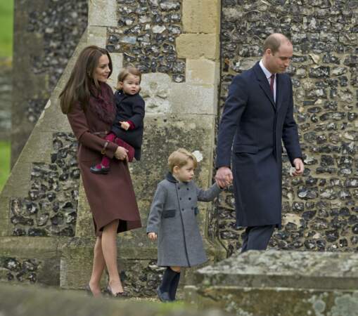 La famille royale de Cambridge, Kate, William, et leurs enfants, George et Charlotte, le 25 décembre 2016. 