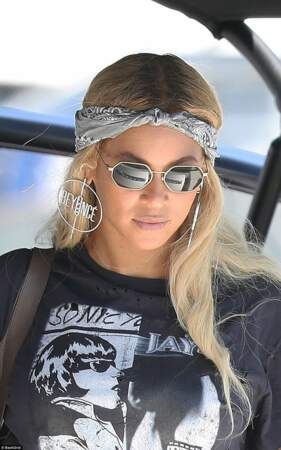 La chanteuse américaine dans le sud de la France, en été 2018, elle portait des créoles XXL "Move Beyonce"