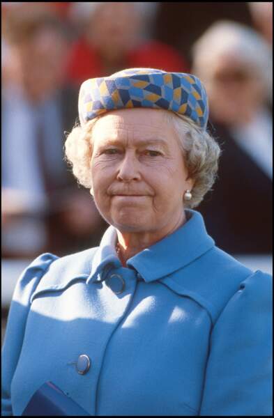 La reine Elizabeth II aux courses hippiques de Newburry en 1995