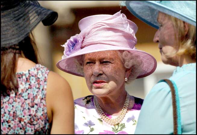 La reine Elizabeth II à la garden party pour le fête de l'été à Buckingham Palace en 2005