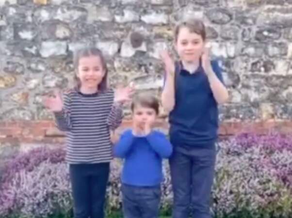 La vidéo des enfants en train d'applaudir a été publiée sur le compte Instagram de Kensington Palace. Un beau geste pour encourager le personnel soignant en ces temps difficiles de lutte contre le Covid-19. 