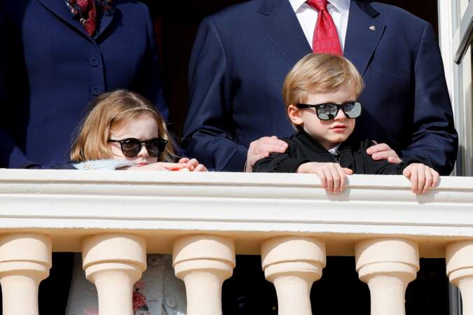 La princesse Gabriella, le prince Jacques  lors de la procession de Sainte Dévote à Monaco le 27 janvier 2020. Des enfants à la pointe de la mode avec leurs lunettes de soleil ! 