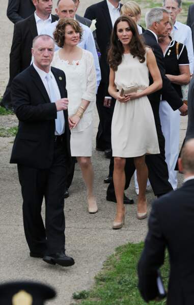 Kate Middleton, fan depuis toujours des robes fluides, qu'elle portait au-dessus du genou au début de son mariage avec William en 2011.