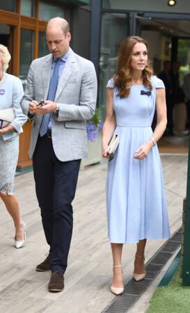 Kate Middleton en robe bleue pastel Emilia Wickstead à Wimbledon  le 14 juillet 2019.