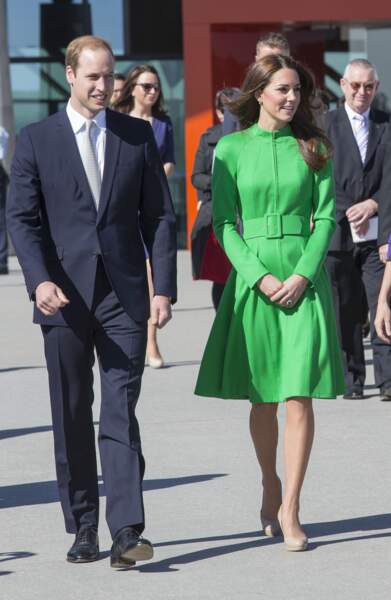 Kate Middleton mise sur du vert flashy en Australie le 24 avril 2014