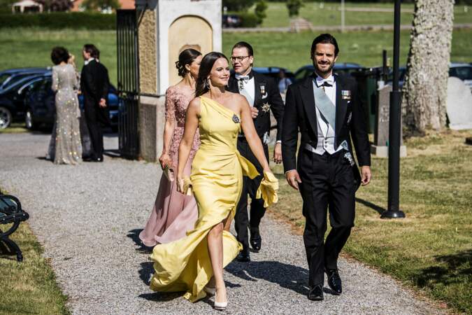 Sofia et Carl Philip de Suède lors du mariage de Louise Gottlieb à Stockholm, le 2 juin 2018. 