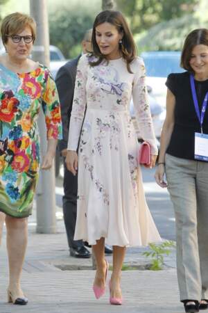 Letizia d'Espagne dans une de ses robes à fleurs élégantes, le 8 juillet 2019.
