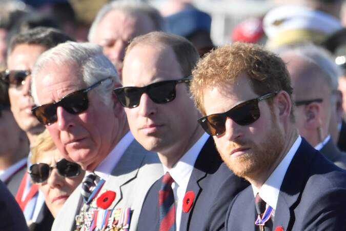Le prince Charles, prince de Galles, le prince William, tous les trois en lunettes de soleil noires, et des Ray-Ban,  le 9 avril 2017.