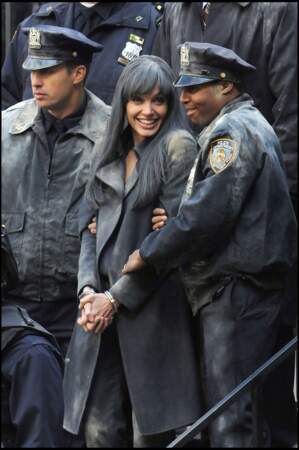 Angelina Jolie et les cheveux noirs corbeau pour le tournage du film Salt en 2010.