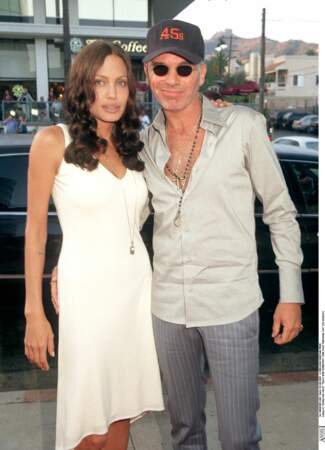 Angelina Jolie en 1999 avec l'acteur Billy Bob Thornton avec qui elle reste mariée quelques années.