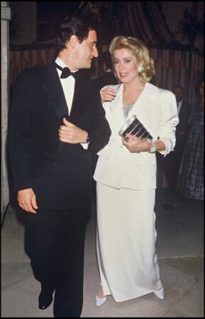 Pierre Lescure et Catherine Deneuve, lors d'une soirée en 1985.