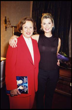 2001 : Michèle Laroque avec sa maman, Doïna Trandabur, danseuse et violiniste roumaine.