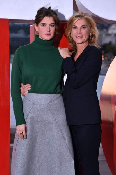 2017 : Michèle Laroque et sa fille Oriane Deschamps, 23 ans, avec qui elle partage l'affiche de son film "Brillantissime".
