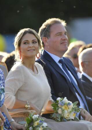 La princesse Madeleine de Suède et son mari Chris O'Neill ont annoncé leurs fiancailles en 2012, après deux ans de vie commune. Le mariage a été célébré le 8 juin 2013.
