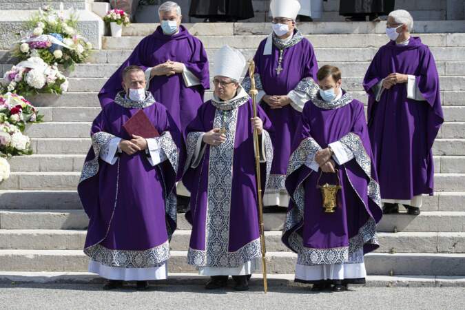 L'archevêque Bernard Barci a célébré les funérailles de la baronne Elisabeth-Anne de Massy, à Monaco, ce 17 juin. La célébration avait lieu à la cathédrale Notre-Dame-Immaculée.  