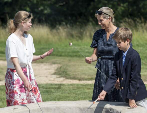 La comtesse de Wessex, Lady Louise Windsor et son petit-frère, James au zoo Wild Place Project.