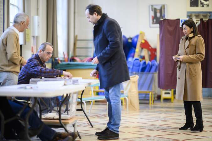 Anne Hidalgo et son mari Jean-Marc Germain votant lors du premier tour des élections municipales de 2020 