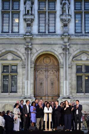 L'équipe d'Anne Hidalgo a fêté sa victoire sur le parvis de l'hôtel de ville à Paris. 