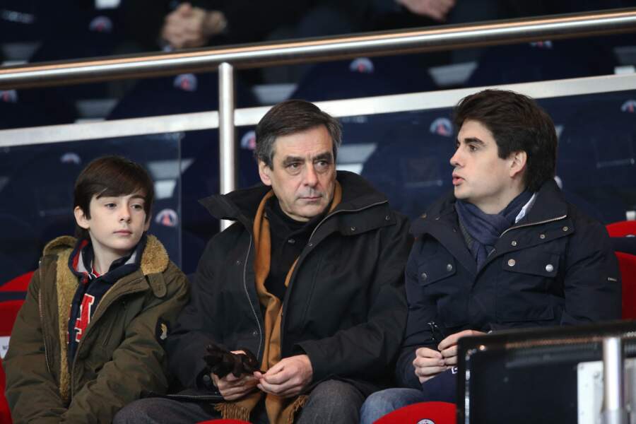 Francois Fillon et ses fils Arnaud et Edouard sont des vrais fans de football. Ce 27 février 2013, le PSG a remporte le match 