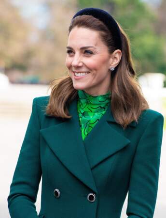 Kate Middleton possède toujours la même passion pour les serre-tête large, le 3 mars 2020.