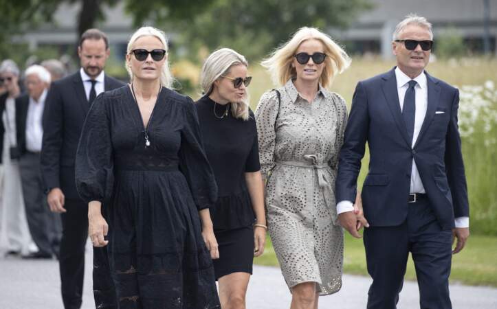 La princesse Mette-Marit et ses frères et soeurs sont venues soutenir leur mère, ce 26 juin 2020. 