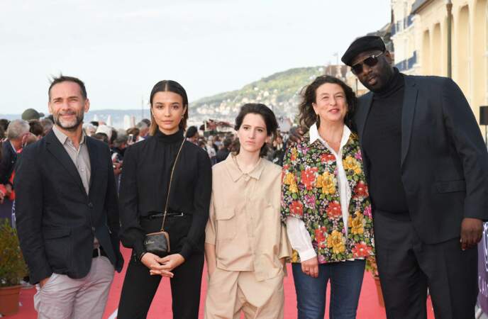 Le 34e festival de Cabourg a accueilli le jury de la section court métrage composé de la présidente Noémie Lvovsky, Malcolm Conrath, Aloïse Sauvage, Steve Tientcheu et Carmen Kassovitz