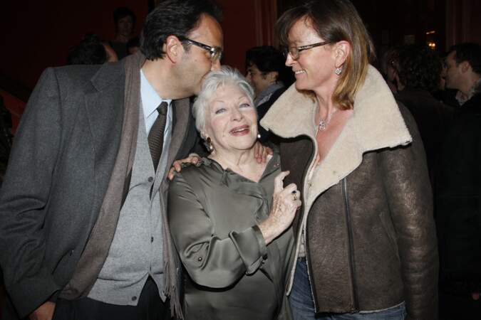 Line Renaud, avec Claude Chirac et son mari, à la générale de la pièce de théâtre Harold et Maude, le 5 mars 2012. 