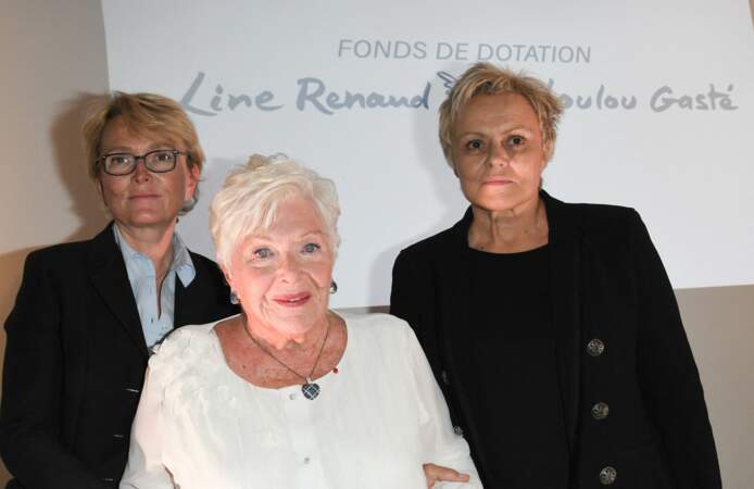 Claude Chirac, Line Renaud et Muriel Robin, à la remise du prix "Line Renaud - Loulou Gasté", le 25 octobre 2019. 