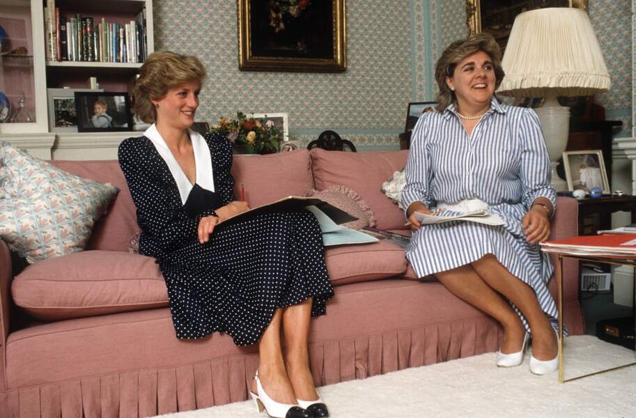 La princesse Diana, avec sa dame d'honneur, Anne Beckwith-Smith, au Palais de Kensington, en 1985. 