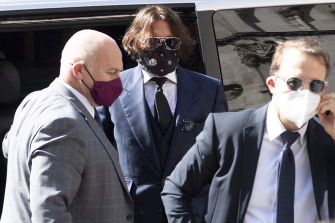 Johnny Depp arrive à la cour royale de justice à Londres pour entamer son procès pour diffamation contre le magazine The Sun