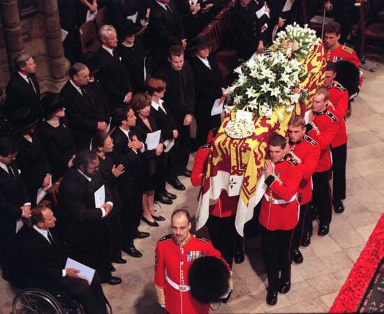 Lady Diana a eu droit à des funérailles publiques