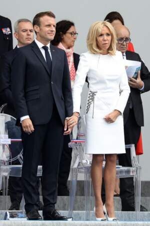 Brigitte et Emmanuel Macron dans la tribune présidentielle pour le défilé du 14 juillet 2019.