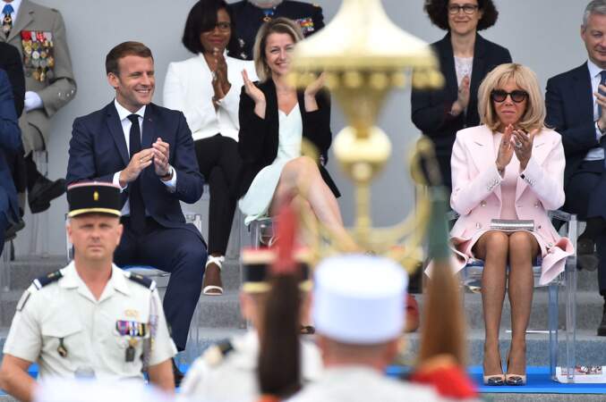 Comme souvent, Brigitte Macron était habillée par la maison Louis Vuitton ce 14 juillet 2020.