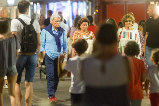 Bernard Tapie et sa femme Dominique, à la sortie du restaurant "Le Girelier" à Saint-Tropez, le 15 juillet 2020. 