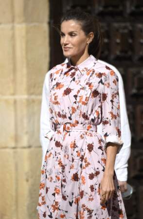  Le 15 juillet 2020, la reine Letizia d'Espagne recycle pour la troisième fois, une de ses robes fleuries.