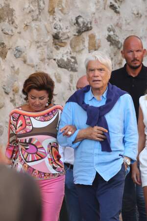 Bernard Tapie et sa femme Dominique sortent dans Saint-Tropez, ce 15 juillet 2020.