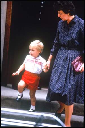 Le prince William en 1984, jour de la naissance de son frère Harry.