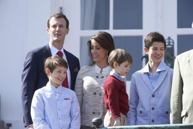 Le prince Joachim de Danemark, la princesse Marie de Danemark et leurs enfants les princes Nikolai, Felix, et Henrik de Danemark le 16 avril 2014