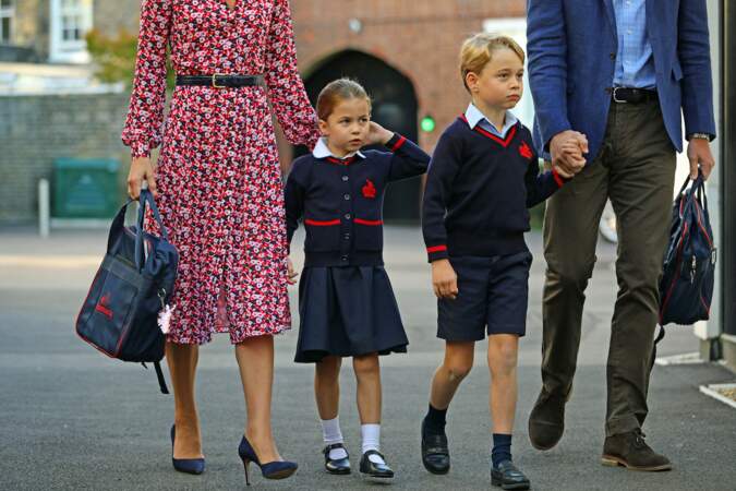 Le prince George et la princesse Charlotte sont craquants dans leurs petits uniformes