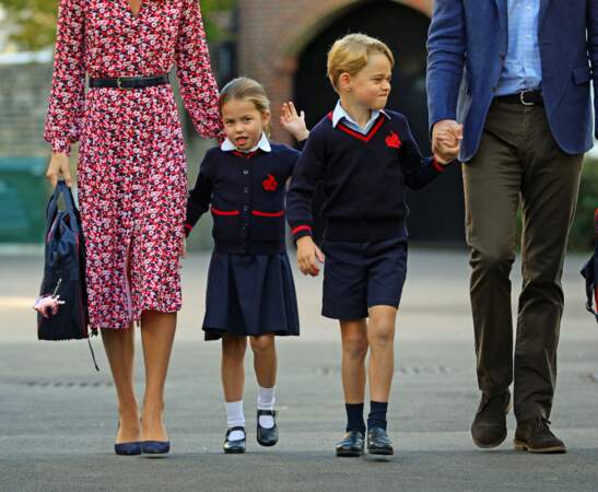 Le prince George et la princesse Charlotte sur la route de l'école